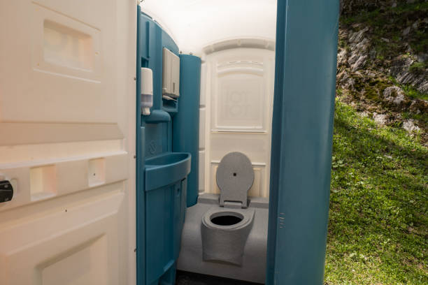 Porta potty delivery and setup in La Paloma, TX